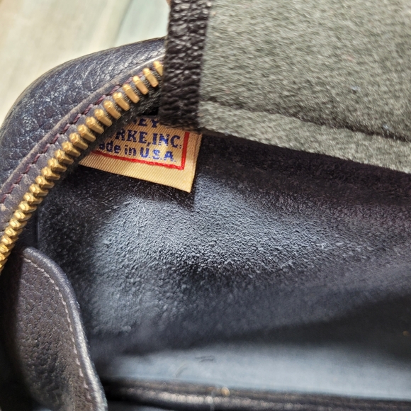 Vintage Dooney & Bourke Leather Crossbody Bag. - Picture 14 of 16